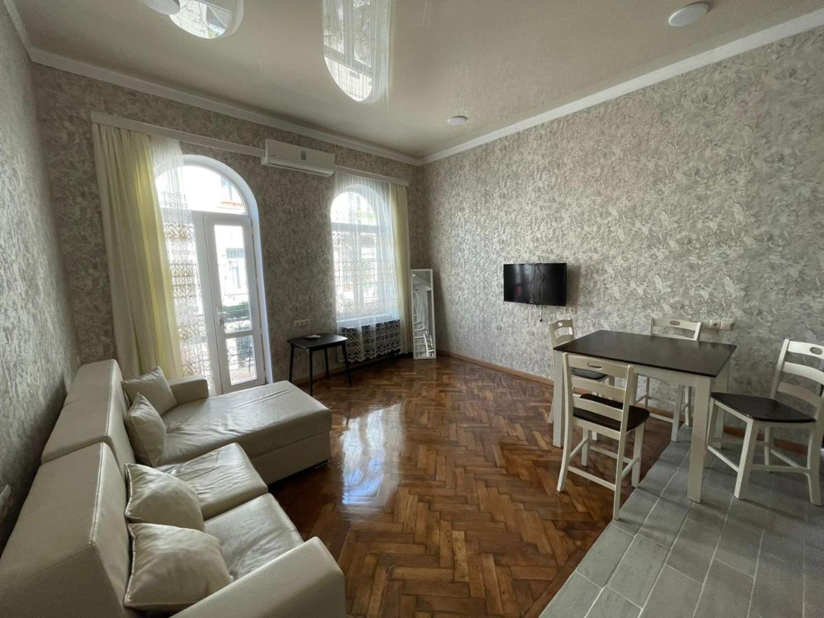 Центр Города Батуми Apartment Rustaveli 13 Extérieur photo