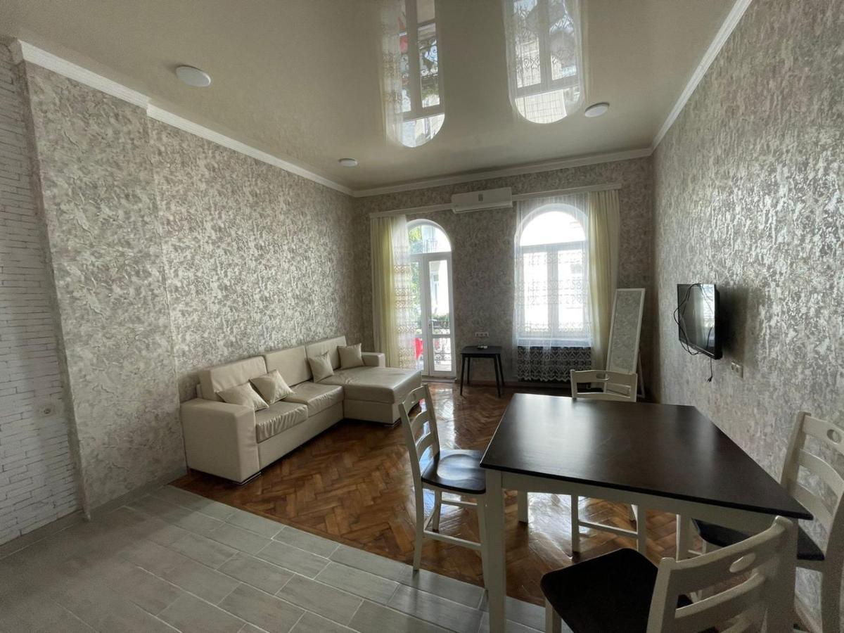 Центр Города Батуми Apartment Rustaveli 13 Extérieur photo